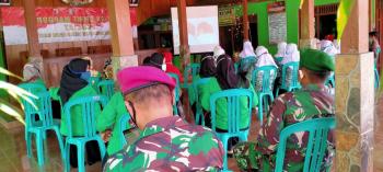 Sosialisasi Perlindungan Anak Dan Gerakan Sayang Ibu dari Dinas P3AKB Di TMMD Bojonegoro